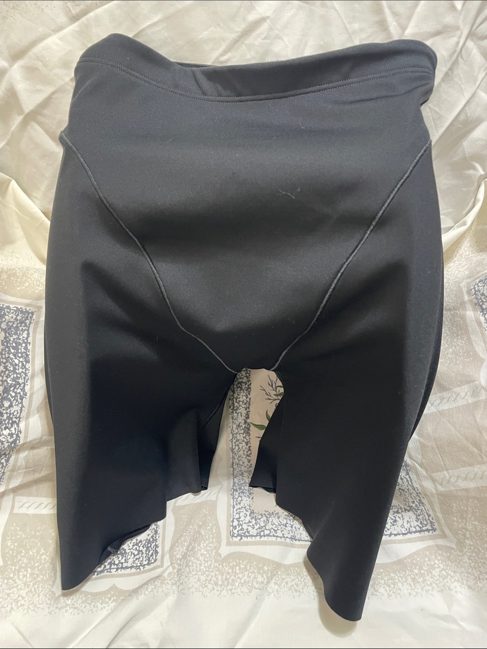 SKIMS Black Women’s Performance Shorts Sz M NEW